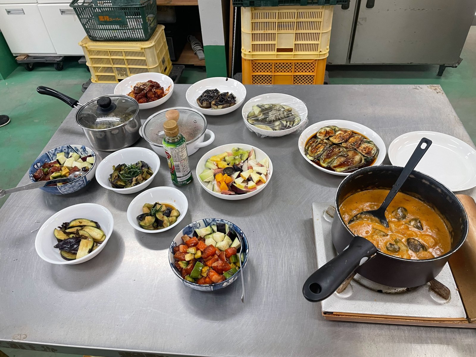 北野農園の試食会 - テーブルに水なす料理がずらり